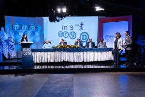 Edibel Montero de los Santos habla a nombre de los graduandos. Foto de Gustavo López - RTVD