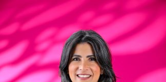 Rossanna Camarena Castillo es estratega, creativa y enfocada en la evolución en la comunicación.