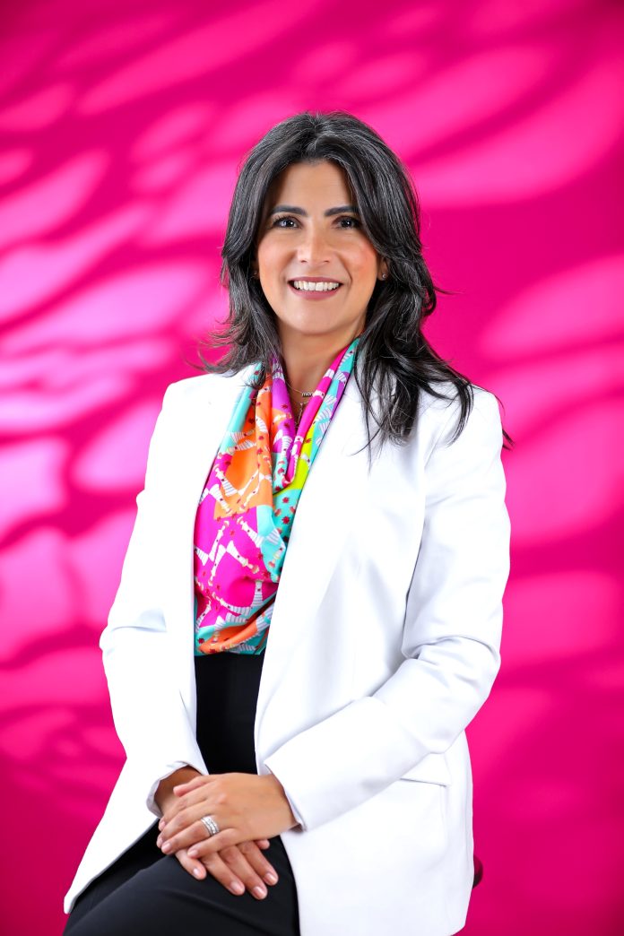 Rossanna Camarena Castillo es estratega, creativa y enfocada en la evolución en la comunicación.