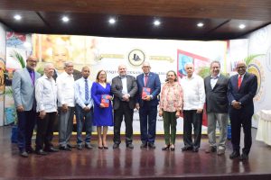 La obra ofrece una profunda exploración sobre la vida y legado de Joaquín Balaguer, una de las figuras más influyentes en la historia política dominicana.