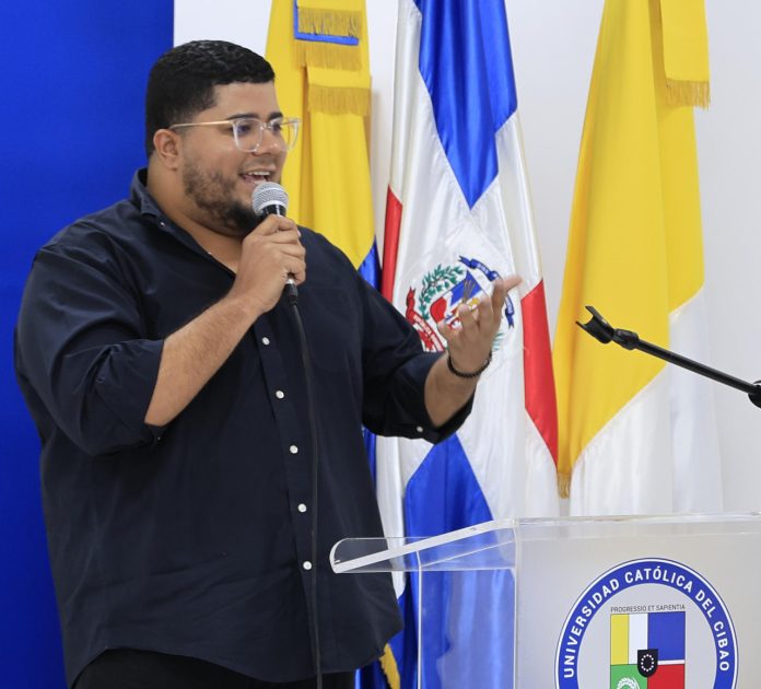Luis Felipe Núñez, productor de televisión.