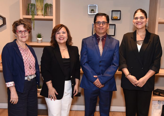 Mónica Volonteri, Gabriela Huguet, Carlos Aburto, y Vanessa Cosme.