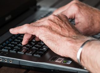 El periodismo entre la vocación y la precariedad Imagen de Steve Buissinne en Pixabay