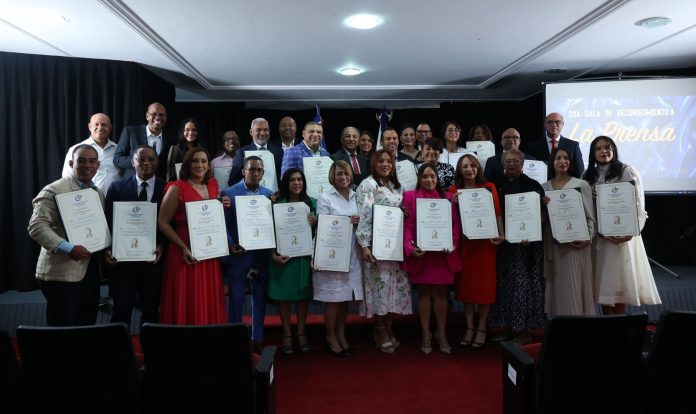 Los periodistas reconocidos.