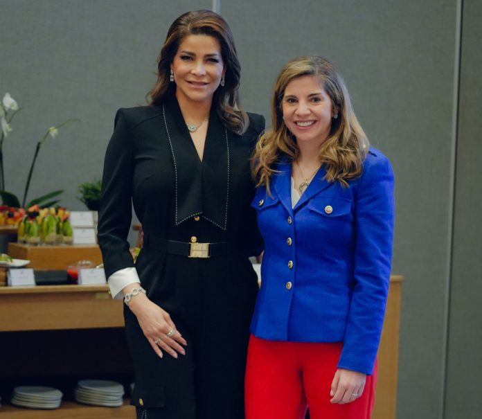 Marian Rojas Estapé y Lucy Doughty.