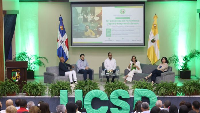 El panel la especialización e innovación de los medios.