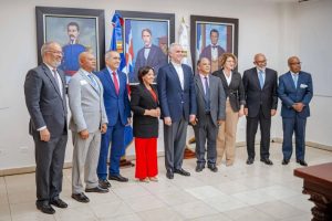 Representantes del Ministerio de Educación (Minerd) y el Colegio Dominicano de Periodistas (CDP) realizan el anuncio.