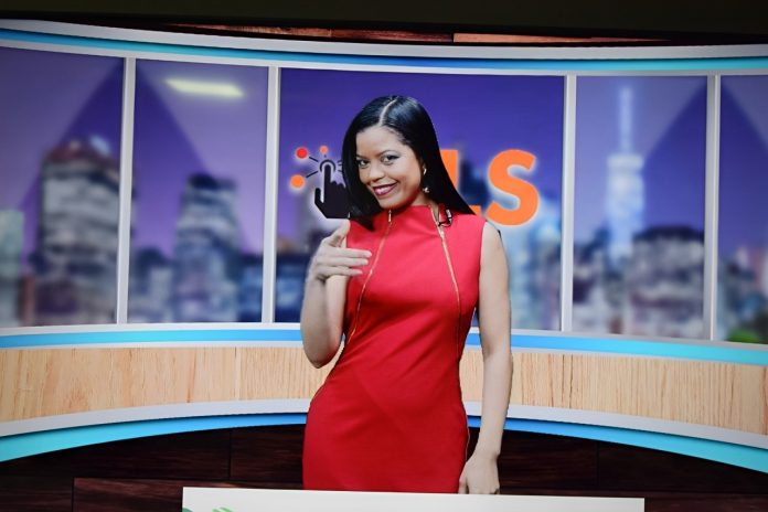 Pulaski Gómez: una voz joven que brilla en la radio y televisión de Santiago.