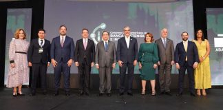 Valdez Albizu destaca la sostenibilidad climática como pilar para la estabilidad macroeconómica.