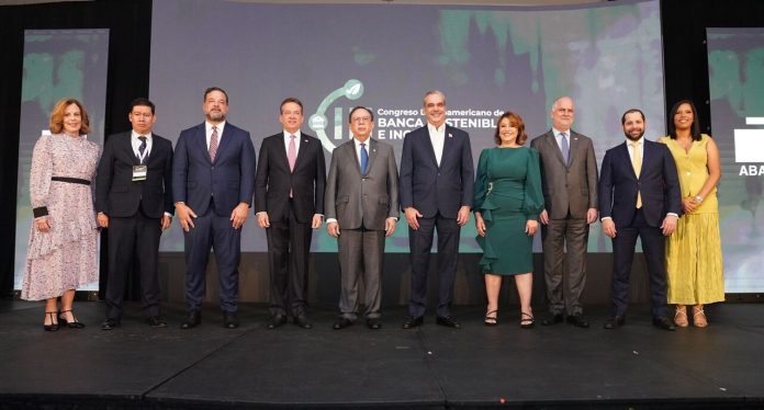 Valdez Albizu destaca la sostenibilidad climática como pilar para la estabilidad macroeconómica.