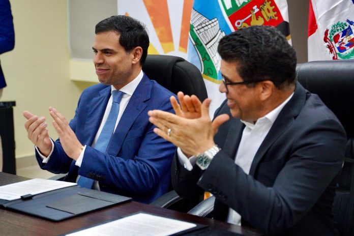 Acuerdo entre Roberto Ángel y Dio Astacio impulsará formación musical en Santo Domingo Este