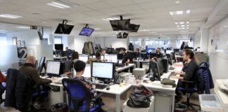 Periodistas seniors lideran el uso de la inteligencia artificial en las redacciones.