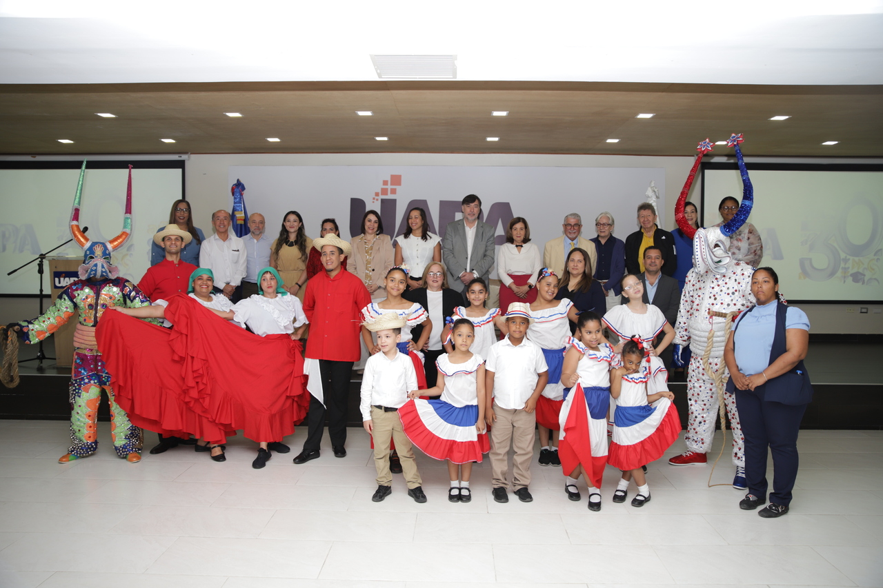 La UAPA celebra 30 años con medalla de honor de la UDUALC.