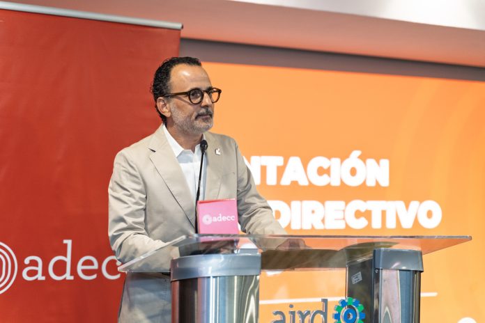 Mario de Ferrari asume la presidencia de ADECC para el período 2025-2026.
