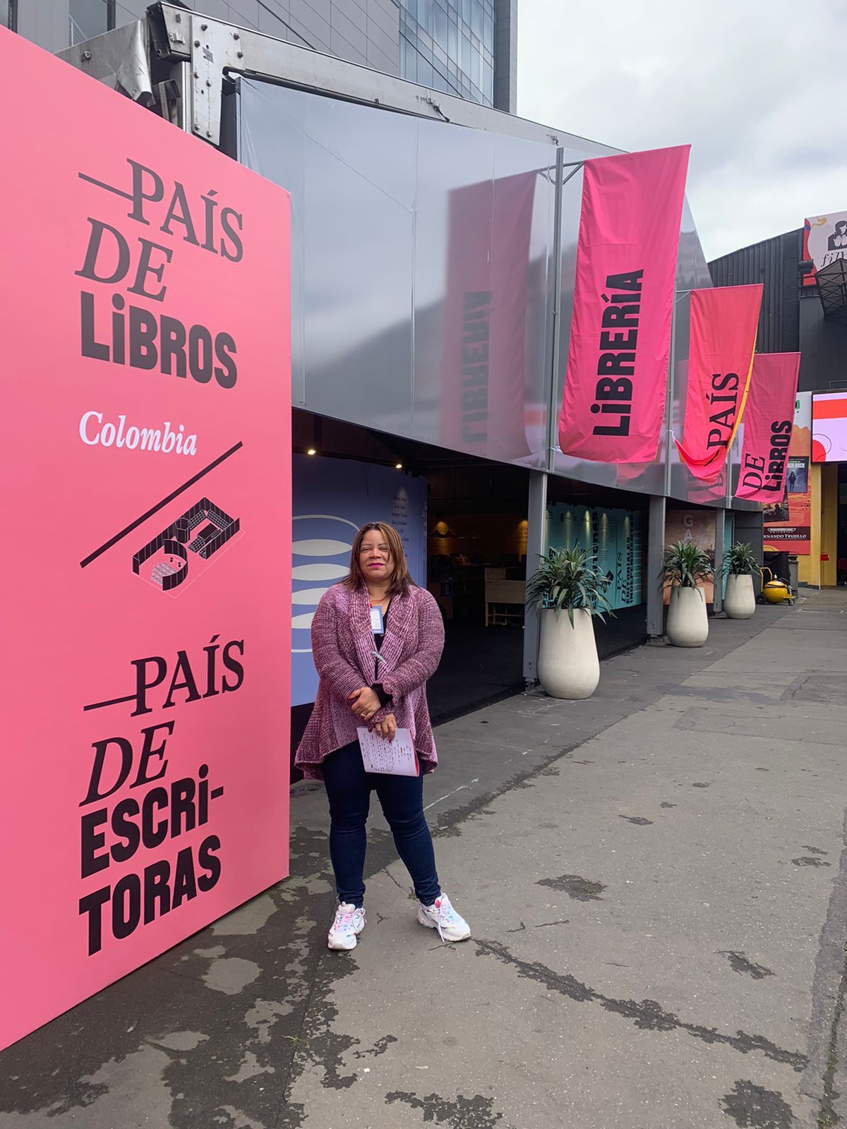 Arlene Sabaris y Editorial Anticanon destacan en la Feria del Libro de Bogotá 2025.