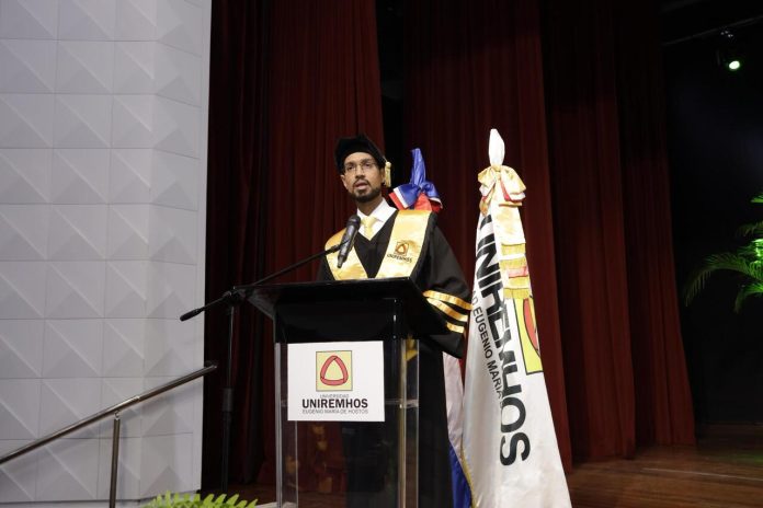 UNIREMHOS celebra su 63.ª graduación con énfasis en el futuro del trabajo.