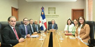 Gobernador Valdez Albizu se reunió con la Sra. Carolina Juan, encargada de Banca Corporativa del Citi Bank.