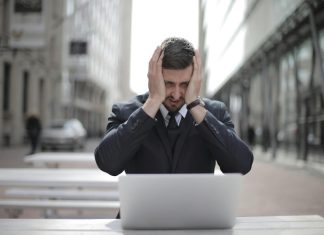 Aumentan los ataques que suplantan a CEOs para robar fondos, según estudio.