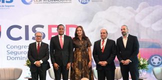 Superintendente de Seguros propone replantear modelo actual del sector desde la innovación e inclusión.