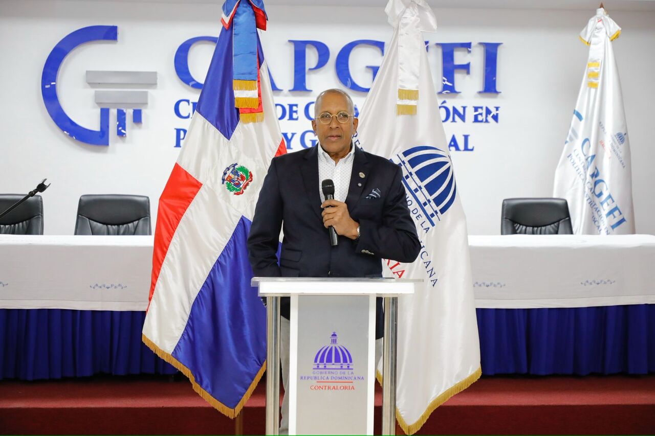 Contraloría destaca la capacidad de ahorro del presidente Abinader para crear empleos.