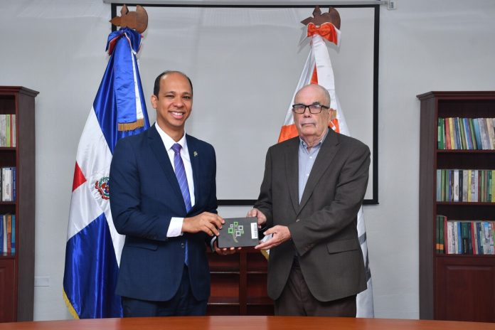 FamilySearch entrega al AGN más de 700 mil imágenes digitalizadas de colecciones históricas.
