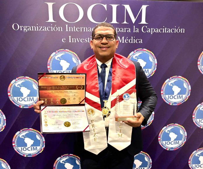 El Dr. Ramón Saldaña Matar es reconocido internacionalmente como el profesional más destacado de la salud 2024-2025 en su especialidad de Cirujano Ortopeda.