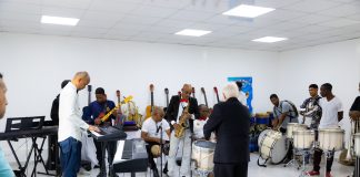 Fundación AES Dominicana fortalece la cultura con escuela de música en Guerra.