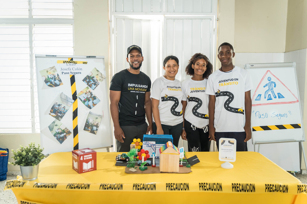 Alumnos de Pedro Brand presentan ideas innovadoras para mejorar el tránsito.