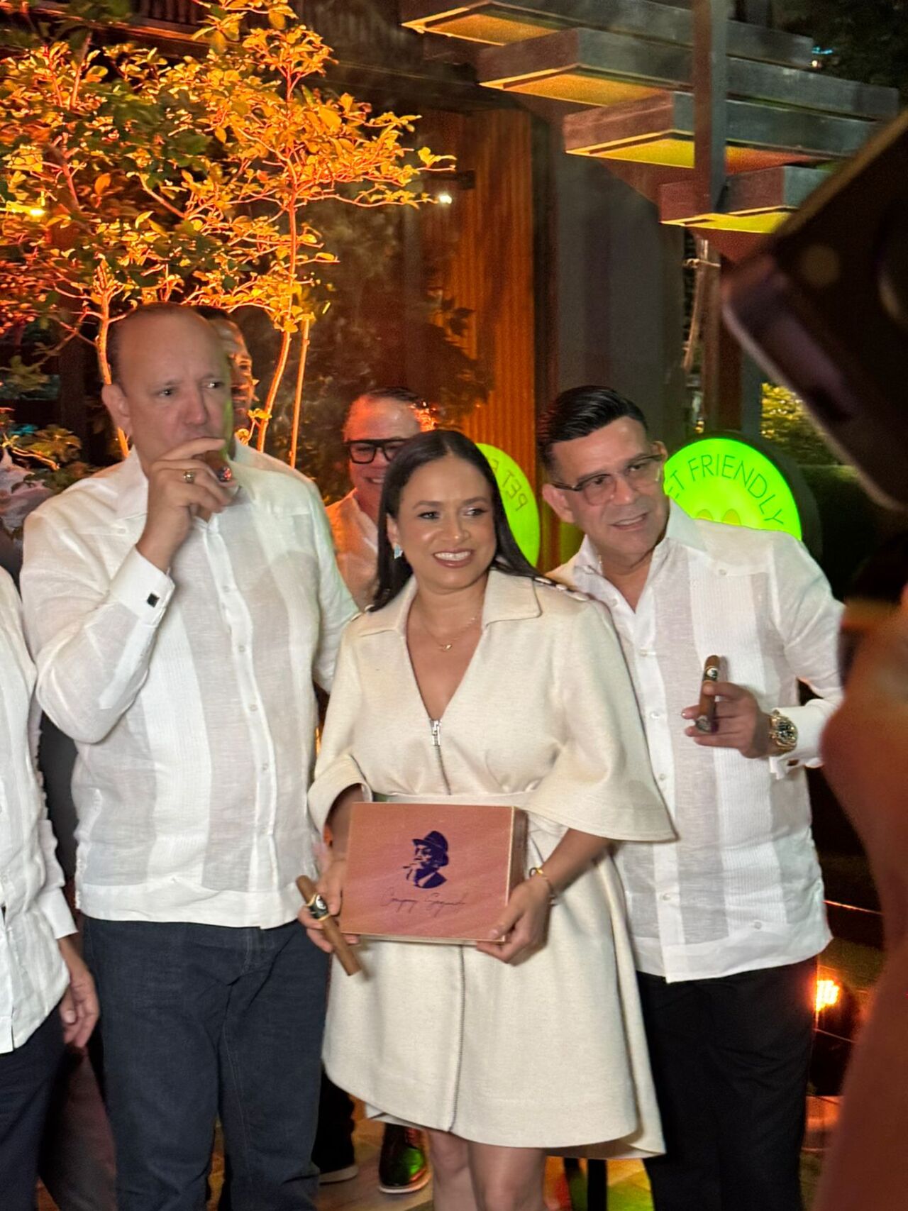 "Cigarro Compay Segundo" se lanza desde Amigos Seafood, epicentro de grandes eventos.
