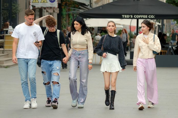 Por qué los adolescentes imitan a sus amigos
