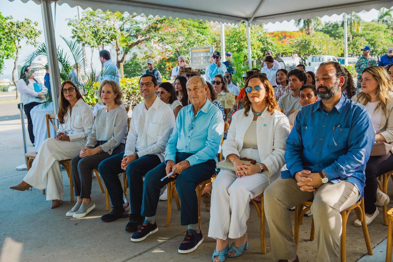 Presentan la cuarta menina dominicana, “Quisqueya La Bella”, en el Parque Mirador Sur.