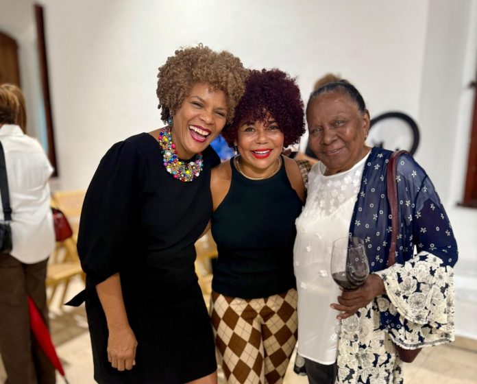 Presentan “Hilos del Caribe” poemas sobre el pelo de Marivell Contreras.