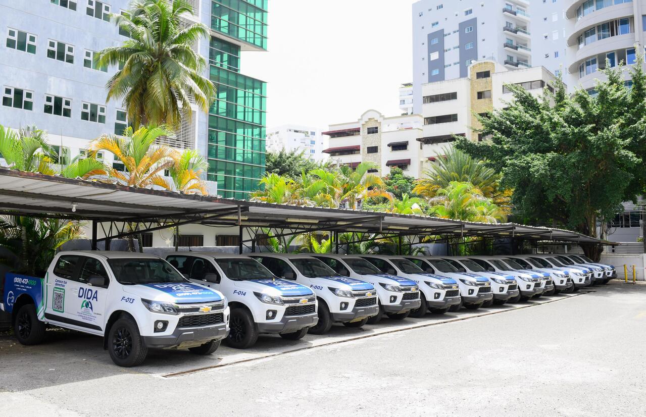 DIDA entrega vehículos a oficinas provinciales para eficientizar servicios.
