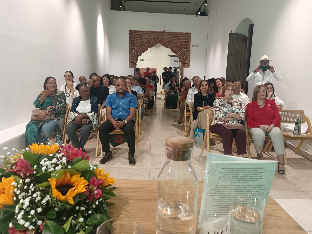 Presentan “Hilos del Caribe” poemas sobre el pelo de Marivell Contreras.