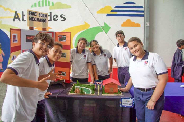 Ediciones Logos realiza exitosa competencia de robótica Experiencia SmartTEAM 2025.