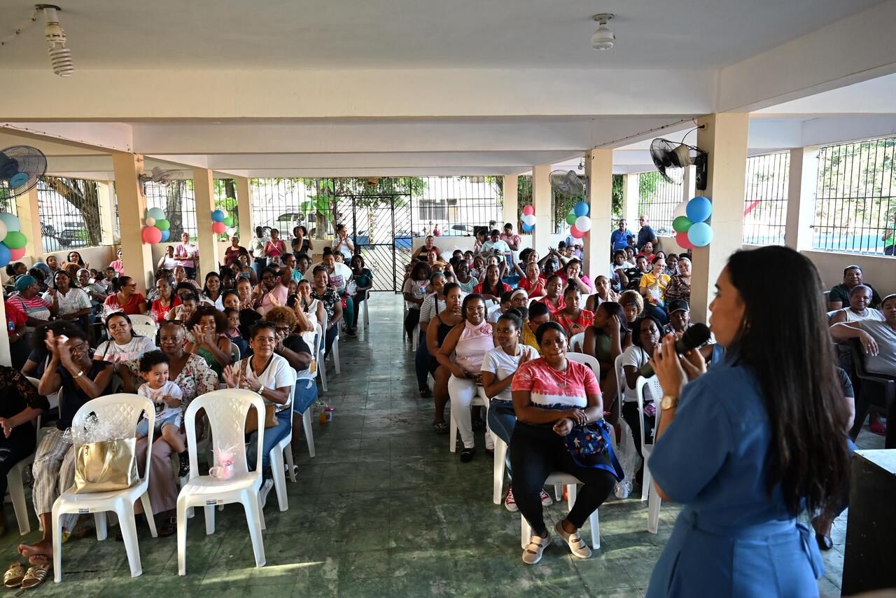Fundación Refidomsa celebra a las madres de Haina con emotivo evento.