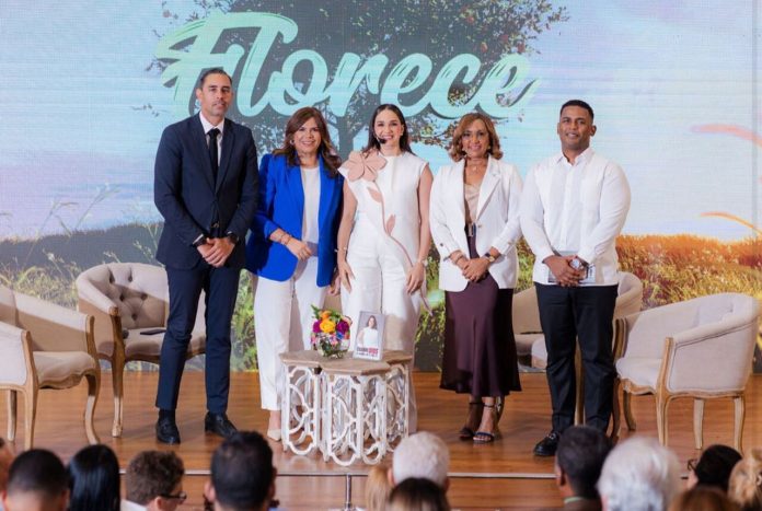 Priscila D' Oleo presentó su primer libro devocional: “Cuando Dios te agarra no te suelta”.