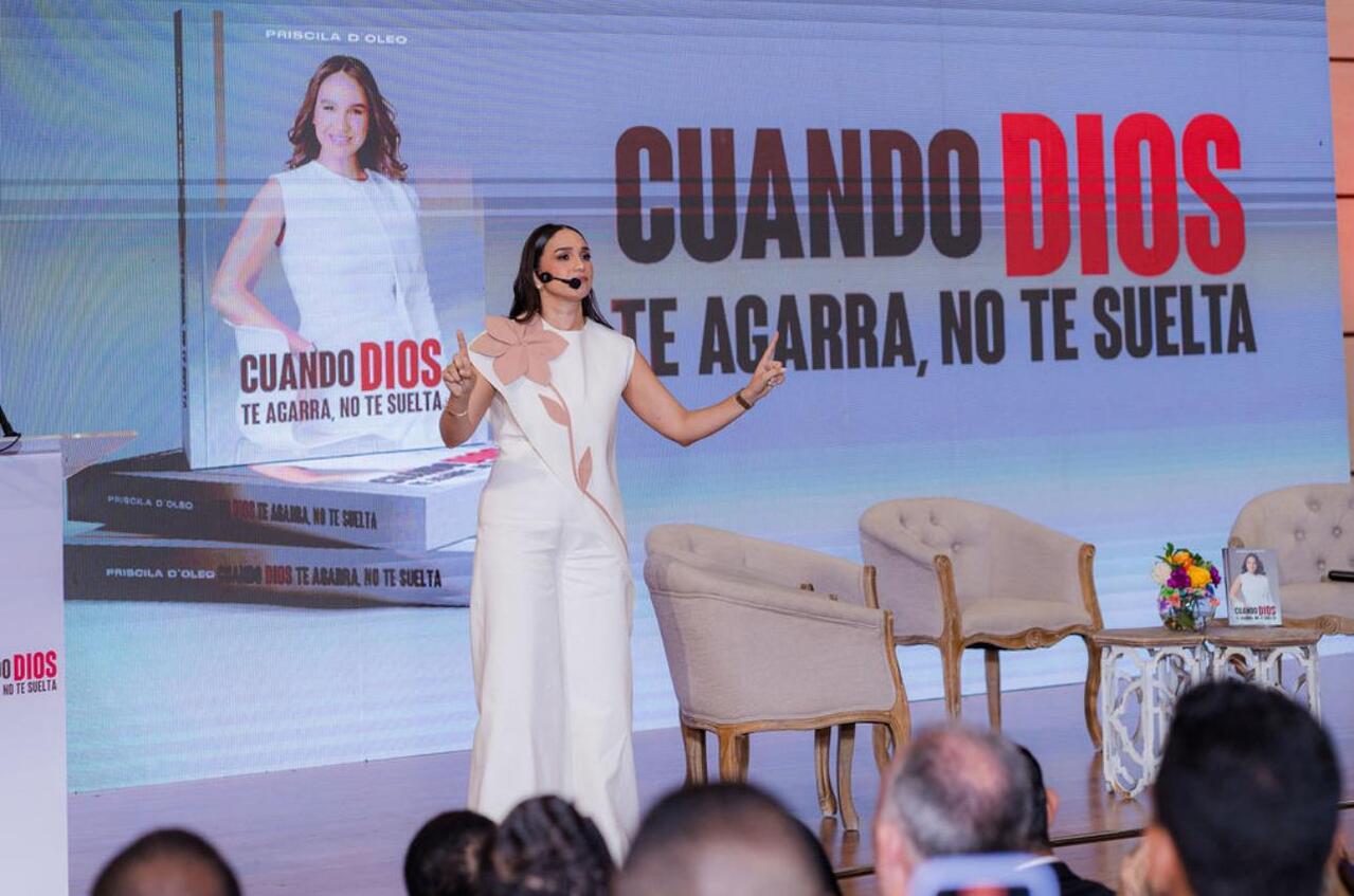 Priscila D' Oleo presentó su primer libro devocional: “Cuando Dios te agarra no te suelta”.