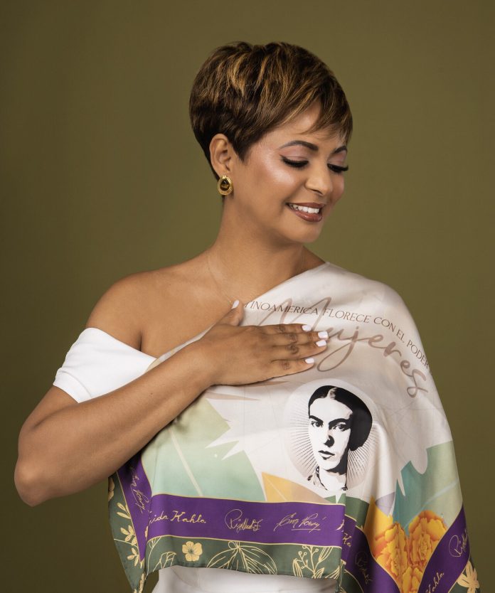 La diseñadora Nina Vásquez presentó "La Pañoleta Latinoamérica".