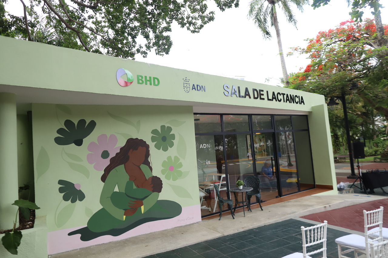BHD realiza conversatorio en la Sala de Lactancia del Parque Iberoamérica.