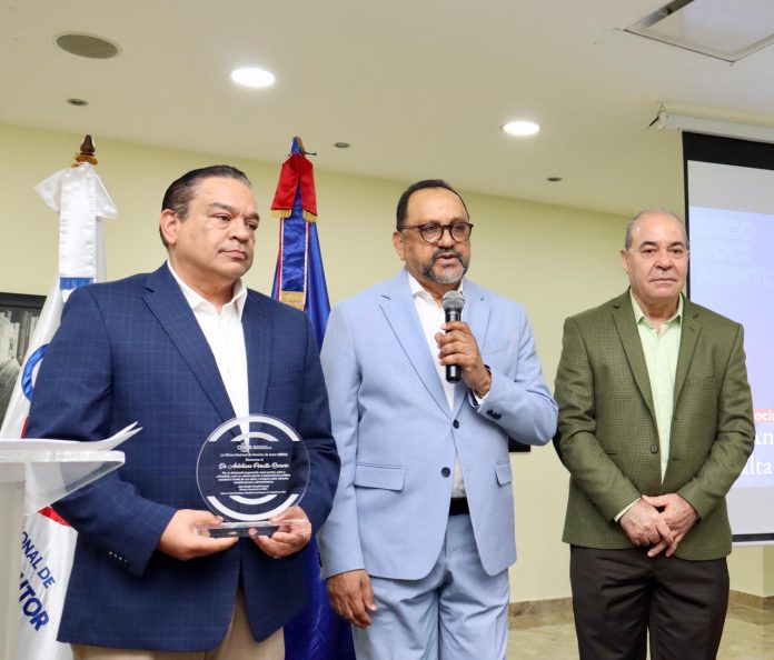 ONDA reconoce a cinco escritores durante conversatorio sobre derecho de autor