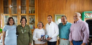 SIS entrega nueva edición del poema Amén de Mariposas a Museo Hermanas Mirabal.