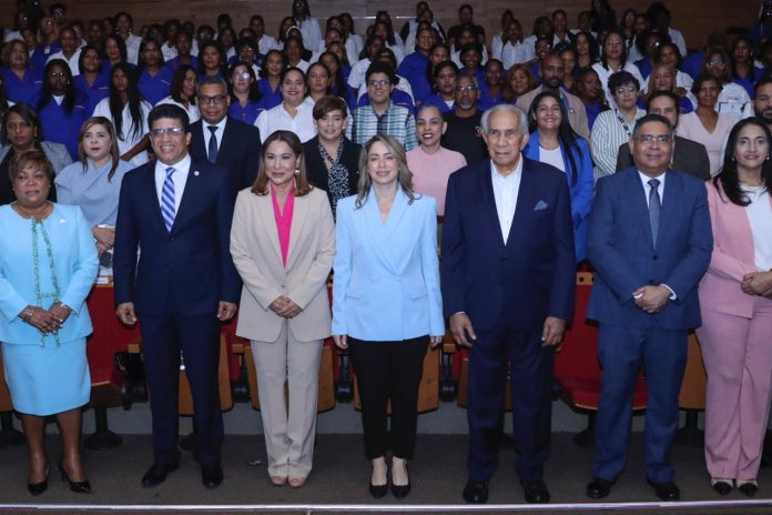 Supérate, con el apoyo del BID, gradúa segunda promoción de personas cuidadoras.