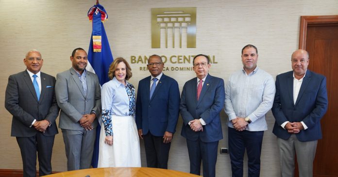 Valdez Albizu y directiva del CODIA analizan economía dominicana y perspectivas del sector construcción