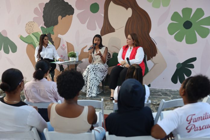 BHD realiza conversatorio en la Sala de Lactancia del Parque Iberoamérica.