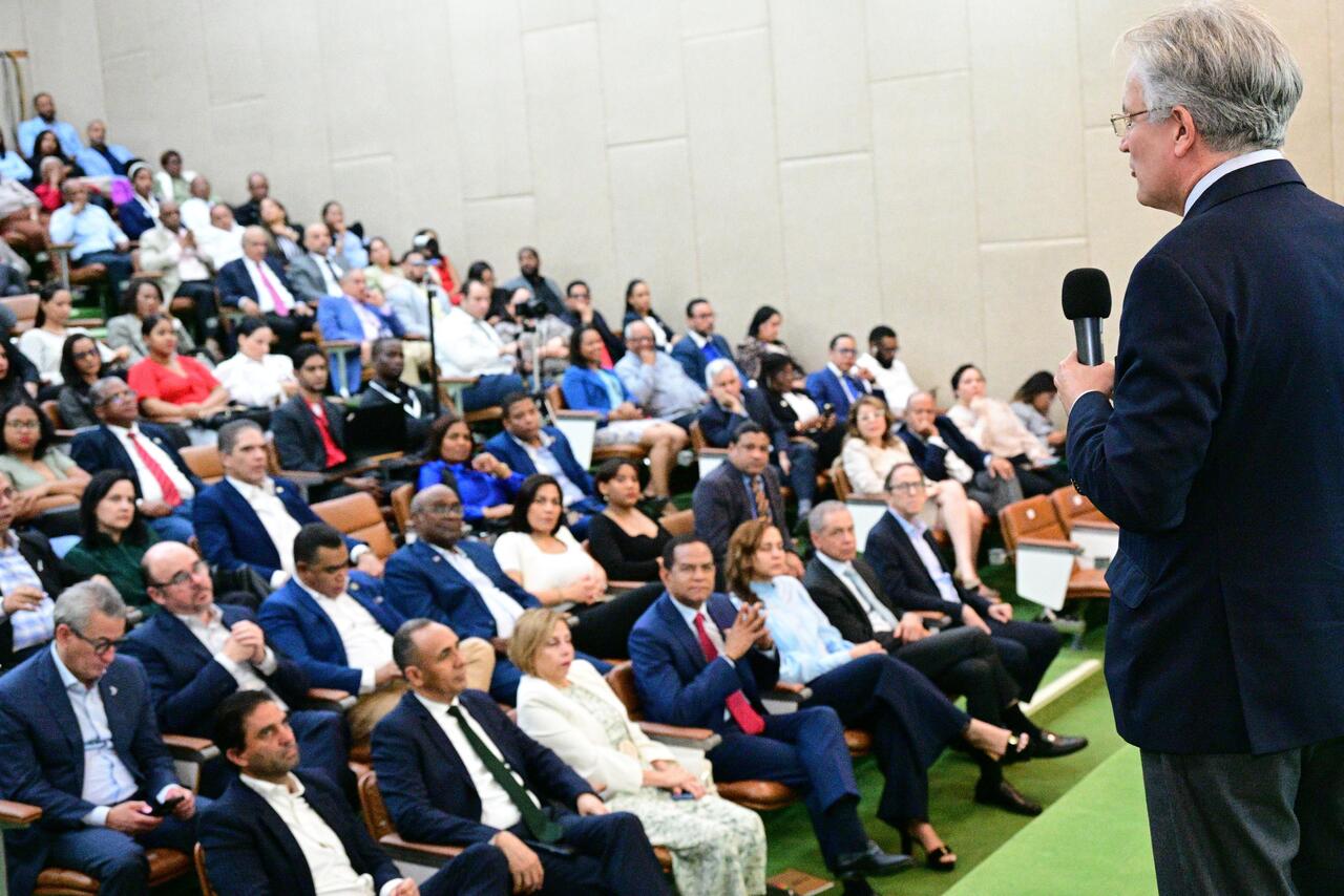 Superintendente de Seguros de Costa Rica y ASSAL propone replantear modelo asegurador ante desafíos globales.