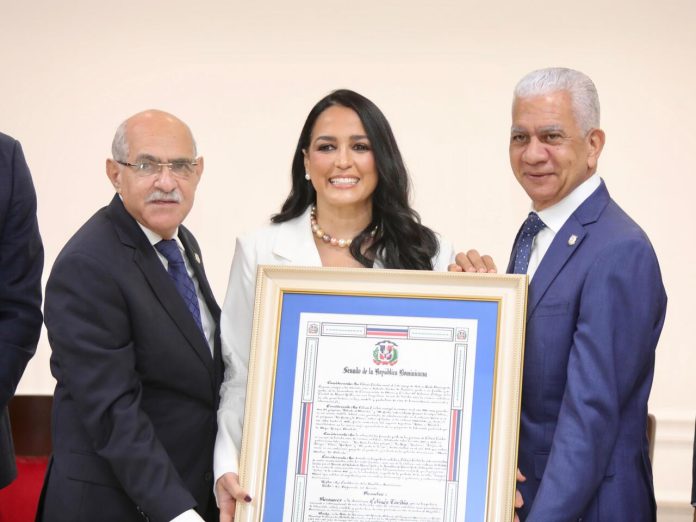 Senado de la República reconoce trayectoria de Celinés Toribio.