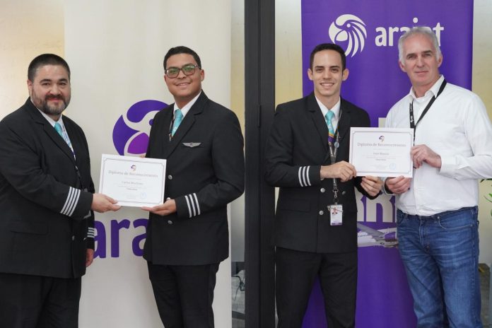 Pilotos dominicanos se gradúan del programa de cadetes de Arajet y Boeing