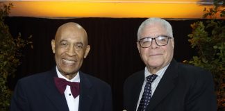 Carlos T. Martínez ilumina el Teatro Nacional con un mosaico de memoria viva