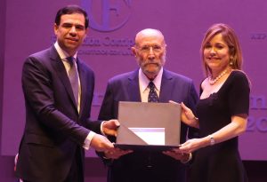 'Testosterona split' de Efraím Castillo será reconocida con el Libro de Cristal 2025